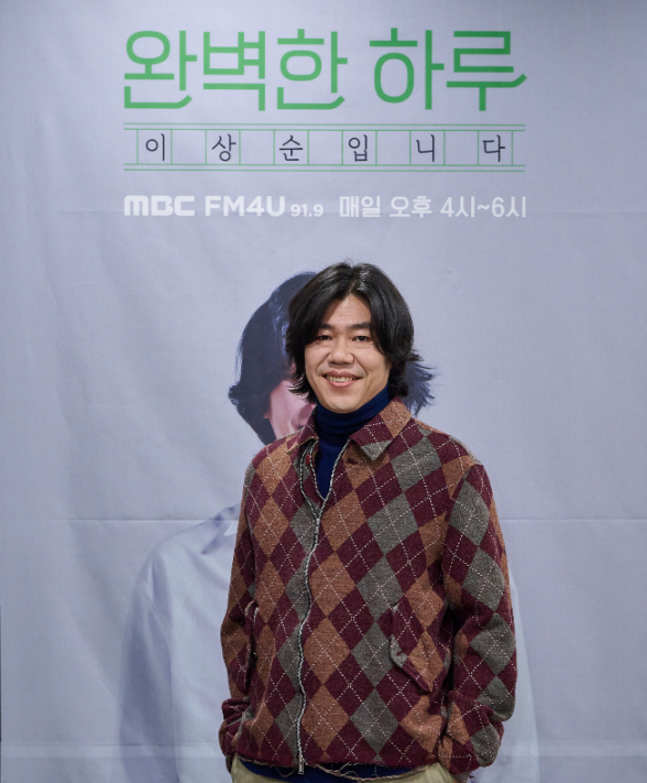 일주일 넘게 라디오 생방송에 나서지 못하고 있는 가수 이상순이 미주신경 기능 저하 증상 떄문에 안정을 취하고 있다고 밝혔다. 사진은 지난해 1월13일 서울 마포구 MBC M라운지에서 진행된 라디오 신규 DJ 기자간담회에 참석해 포즈를 취하고 있다. /사진=MBC
