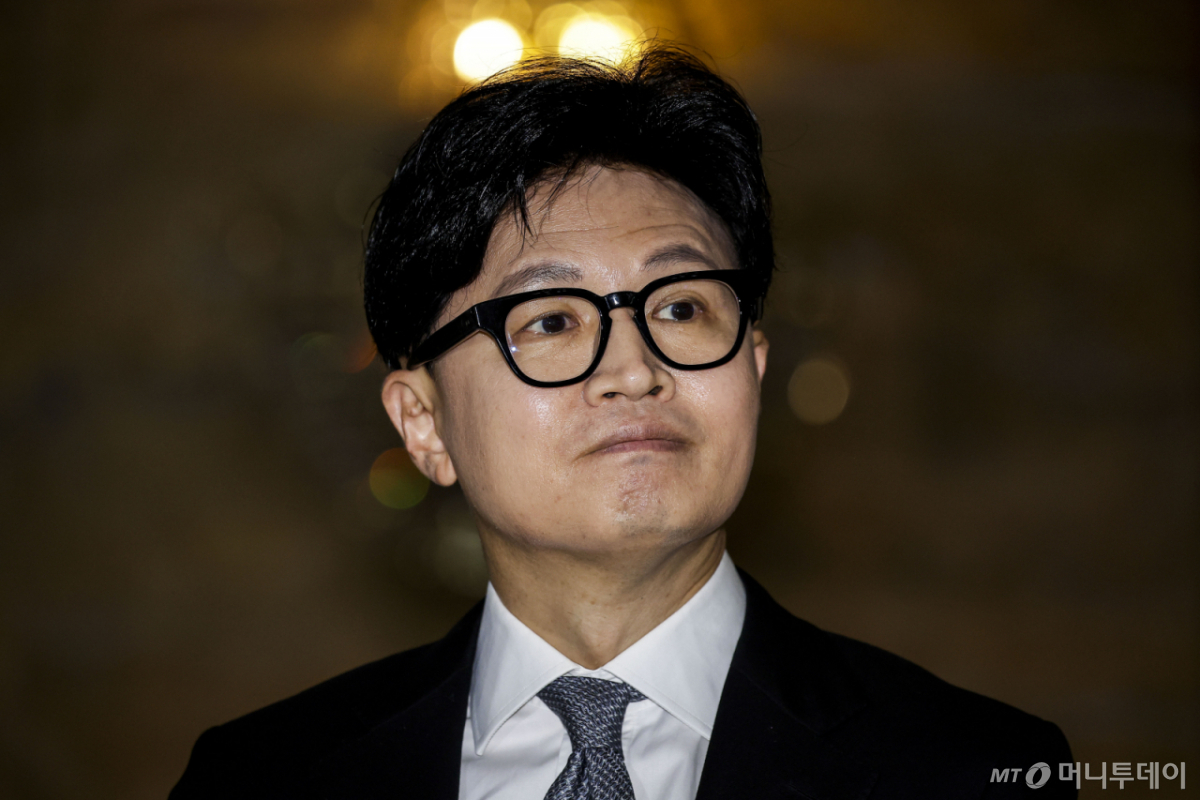 [서울=뉴시스] 정병혁 기자 = 한동훈 무소속 의원이 3일 서울 여의도 국회 로텐더홀에서 김승원 법무부장관 후보자 의혹과 관련해 백브리핑을 하고 있다. 2026.09.03. jhope@newsis.com /사진=정병혁