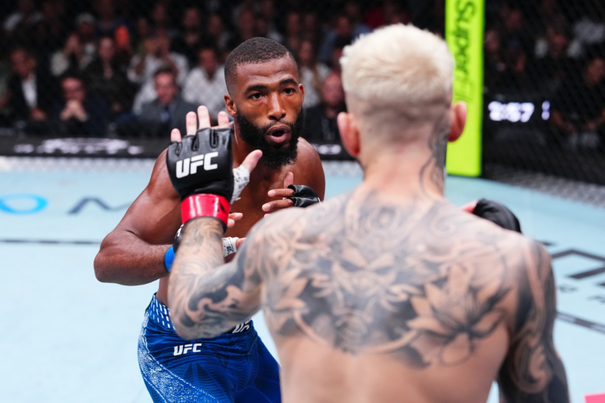 파르나스와 후커의 경기 중. /사진= UFC 제공