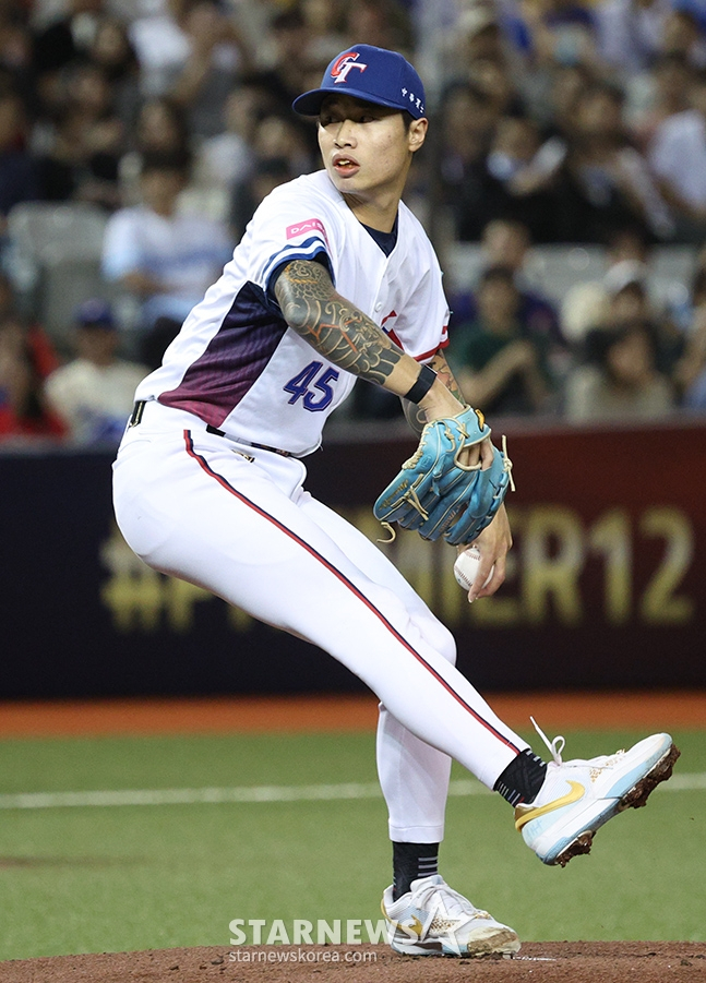 '2024 WBSC 프리미어12' B조 예선 한국-대만전이 13일 대만 타이베이돔에서 열렸다. 대만 선발 린위민이 역투하고 있다. /사진=김진경 대기자