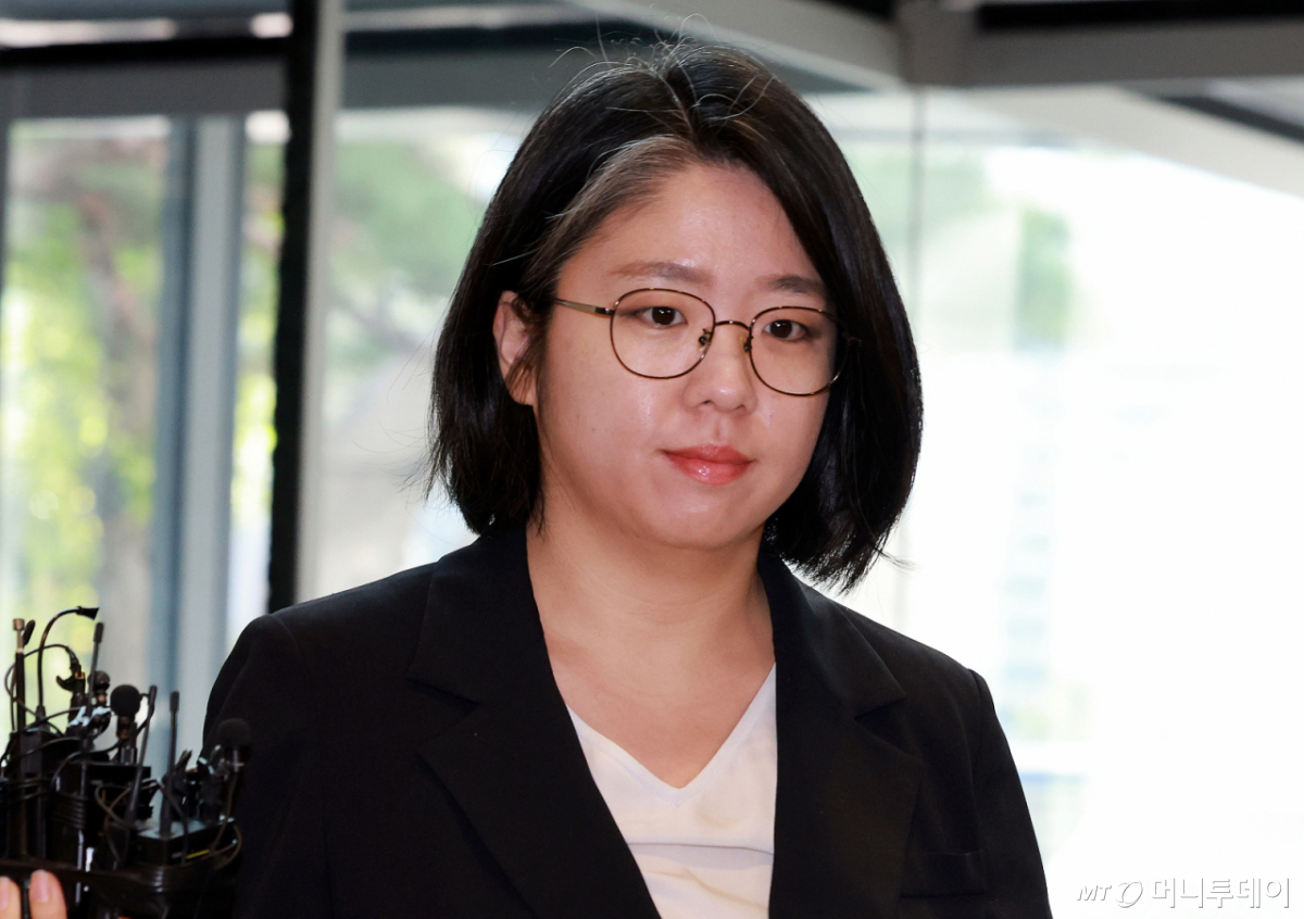 (서울=뉴스1) 이호윤 기자 = 용혜인 성평등가족부 장관 후보자가 7일 서울 서대문구 한국청소년활동진흥원에 마련된 인사청문회 준비 사무실로 출근하고 있다. 2026.9.7/뉴스1 Copyright © 뉴스1. All rights reserved. 무단 전재 및 재배포, AI학습 이용 금지. /사진=(서울=뉴스1) 이호윤 기자