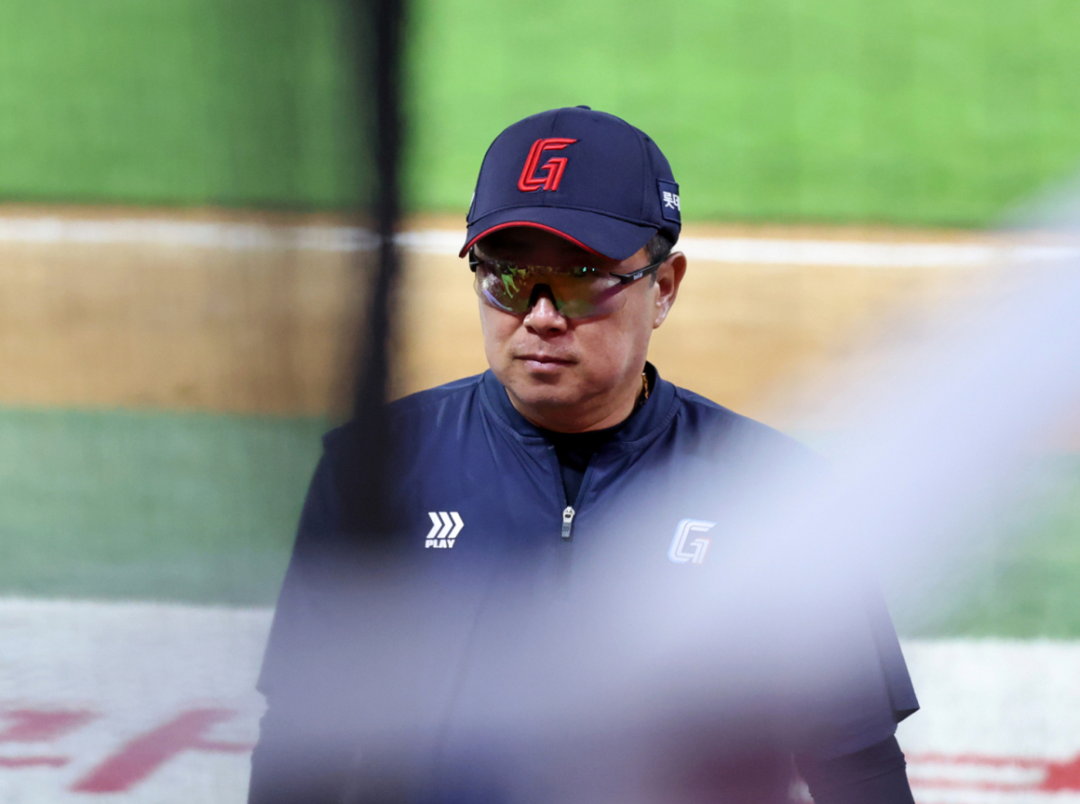 롯데 김태형 감독이 지난 6월 17일 승리세리머니를 마치고 그라운드를 나서고 있다.. 2026.06.17. /사진=강영조 cameratalks@