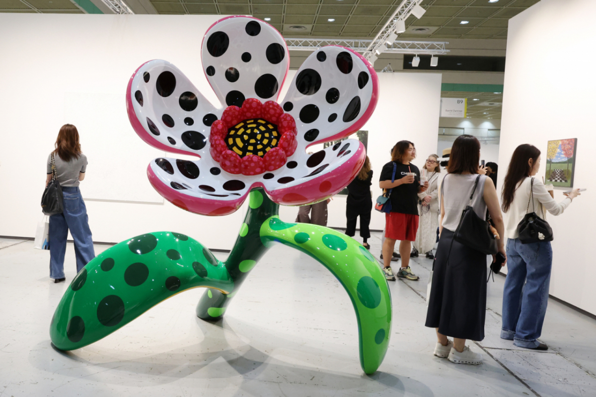 '프리즈 서울'(FRIEZE SEOUL)이 개막한 2일 서울 강남구 코엑스 데이비드 즈워너 전시장에 공개된 쿠사마 야요이의 작품. / 사진 = 뉴시스