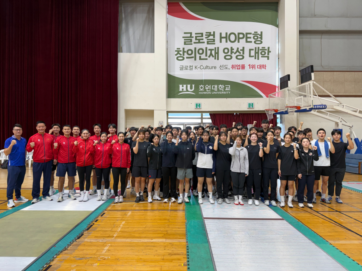 베트남 국가대표 펜싱팀이 전지훈련지로 호원대를 찾았다./사진제공=호원대