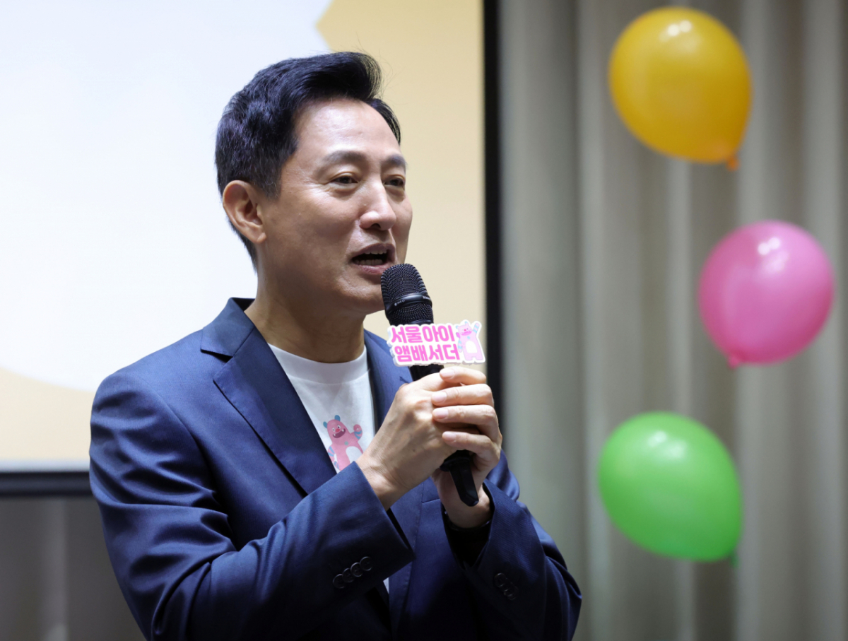 [오세훈 서울시장이 7일 서울시청에서 열린 서울아이앰버서더 4기 발대식에서 격려말을 하고 있다. /사진=뉴시스