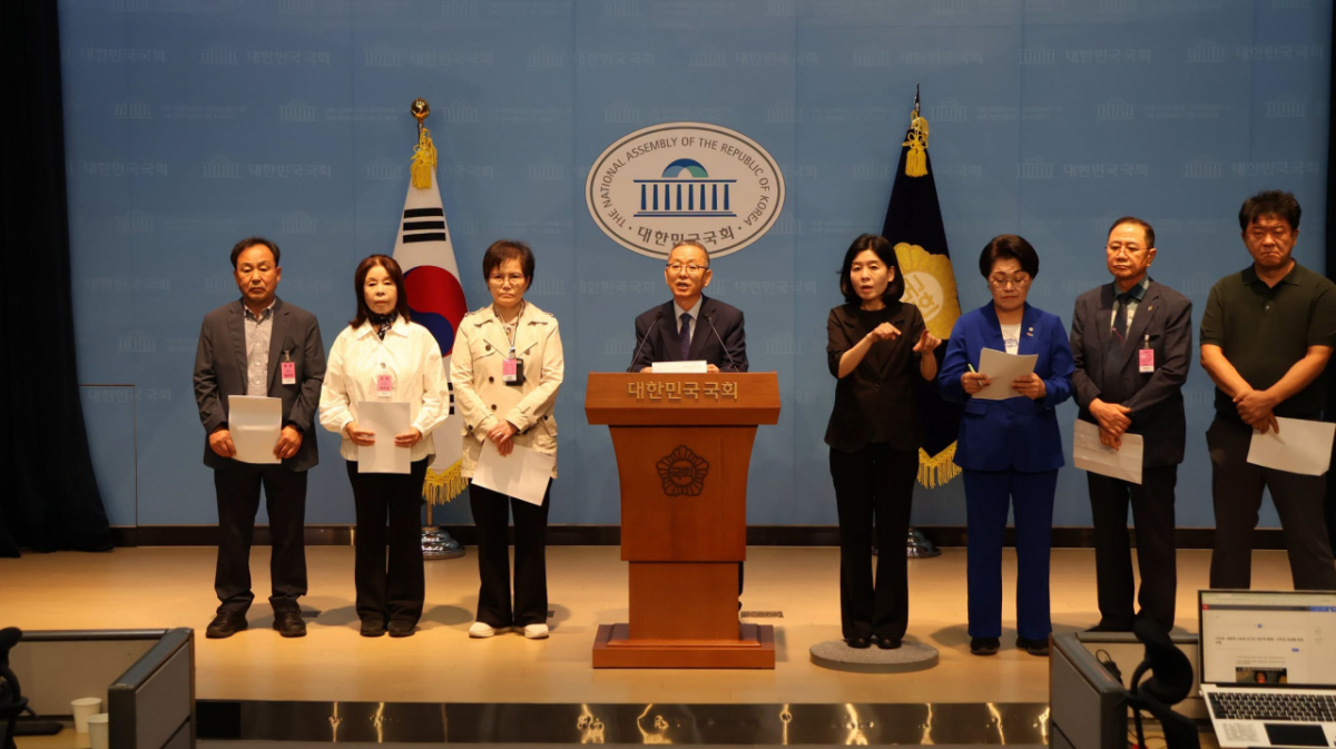 김문수 더불어민주당 의원이 8일 국회소통관에서 전남 의대 신설 절차를 지속할 것으로 촉구하고 있다. /사진제공=김문수 의원실