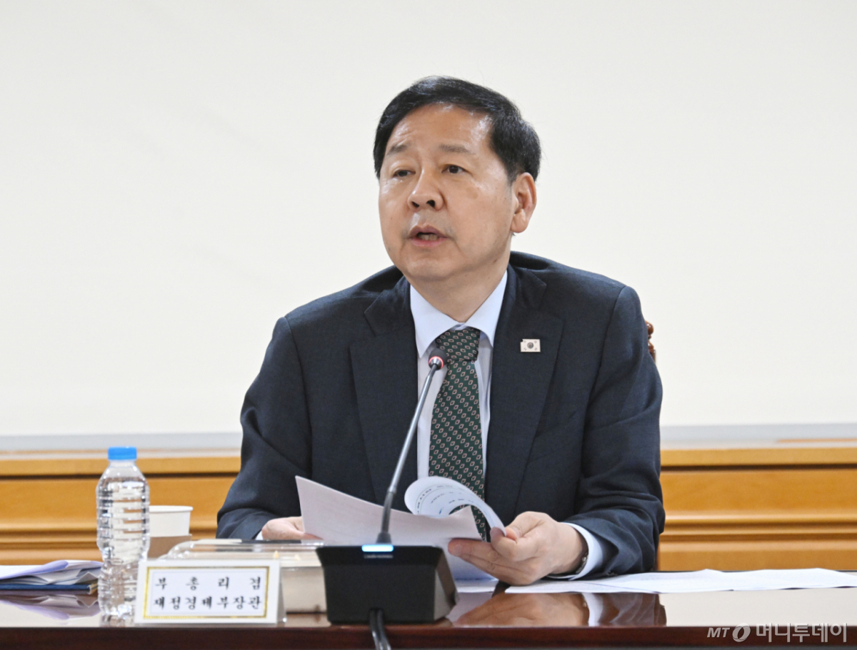 (서울=뉴스1) = 구윤철 부총리 겸 재정경제부 장관이 4일 서울 중구 은행연합회에서 열린 시장상황 점검회의에서 모두발언을 하고 있다. (재정경제부 제공. 재판매 및 DB금지) 2026.9.4/뉴스1 Copyright © 뉴스1. All rights reserved. 무단 전재 및 재배포, AI학습 이용 금지. /사진=(서울=뉴스1)
