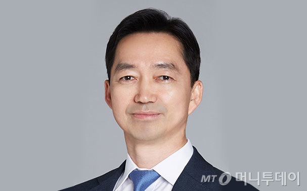(서울=뉴스1) = 윤호중 행정안전부 장관이 7일 초대 중대범죄수사청장 후보자로 김지용 법무법인 에이펙스 변호사를 대통령에게 제청했다.   김지용 변호사는 대전지검 검사를 시작으로 대구지검 특수부장, 광주고검 차장검사 등을 지냈고, 현재 법무법인 에이펙스 대표변호사로 활동 중이다. (행정안전부 제공. 재판매 및 DB금지) 2026.9.7/뉴스1  Copyright © 뉴스1. All rights reserved. 무단 전재 및 재배포,  AI학습 이용 금지. /사진=(서울=뉴스1)