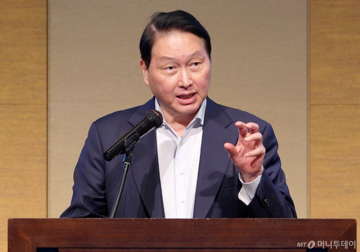 최태원 대한상공회의소 회장이 니난달 31일 일본 센다이 웨스틴호텔에서 열린 제15회 한일상공회의소 회장단 회의에서 개회사를 하고 있다/사진제공=대한상의 /사진=홍효식