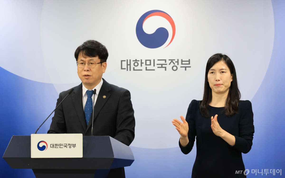 박인규 과학기술정보통신부 과학기술혁신본부장이 지난해 11월 서울 종로구 정부서울청사에서 과학기술 인재 확보전략 및 연구개발 생태계 혁신방안 브리핑을 하고 있다. /사진=뉴스1