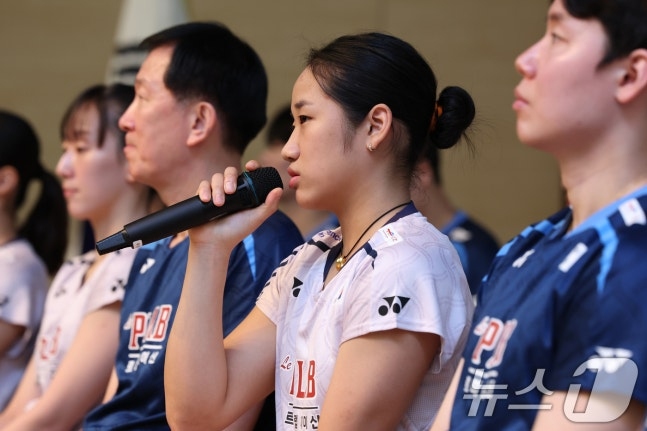 배드민턴 국가대표팀 안세영이 8일 진천 국가대표 선수촌에서 열린 2026 아이치·나고야 아시안게임 대한배드민턴협회 미디어데이에서 포부를 밝히고 있다. /사진=뉴스1