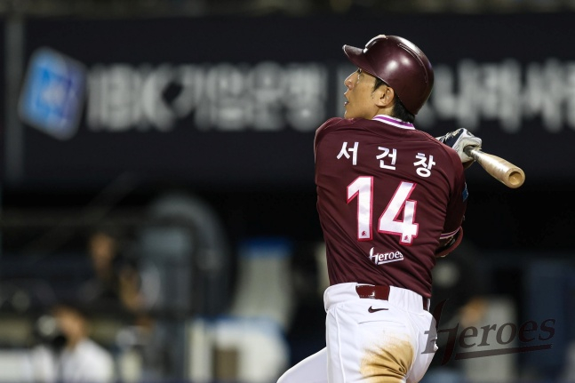 키움 서건창이 8일 잠실 LG전 5회초 좌중간 3루타를 쳤다. /사진=키움 히어로즈 제공