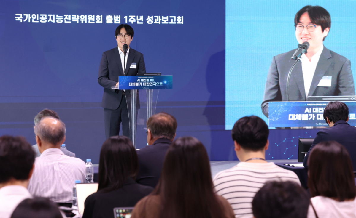 하정우 국가인공지능전략위원회 상근 부위원장이 8일 서울 중구 국가인공지능전략위원회에서 열린 국가전략위 출범 1주년 성과보고회에서 인사말을 하고 있다. /사진=뉴시스