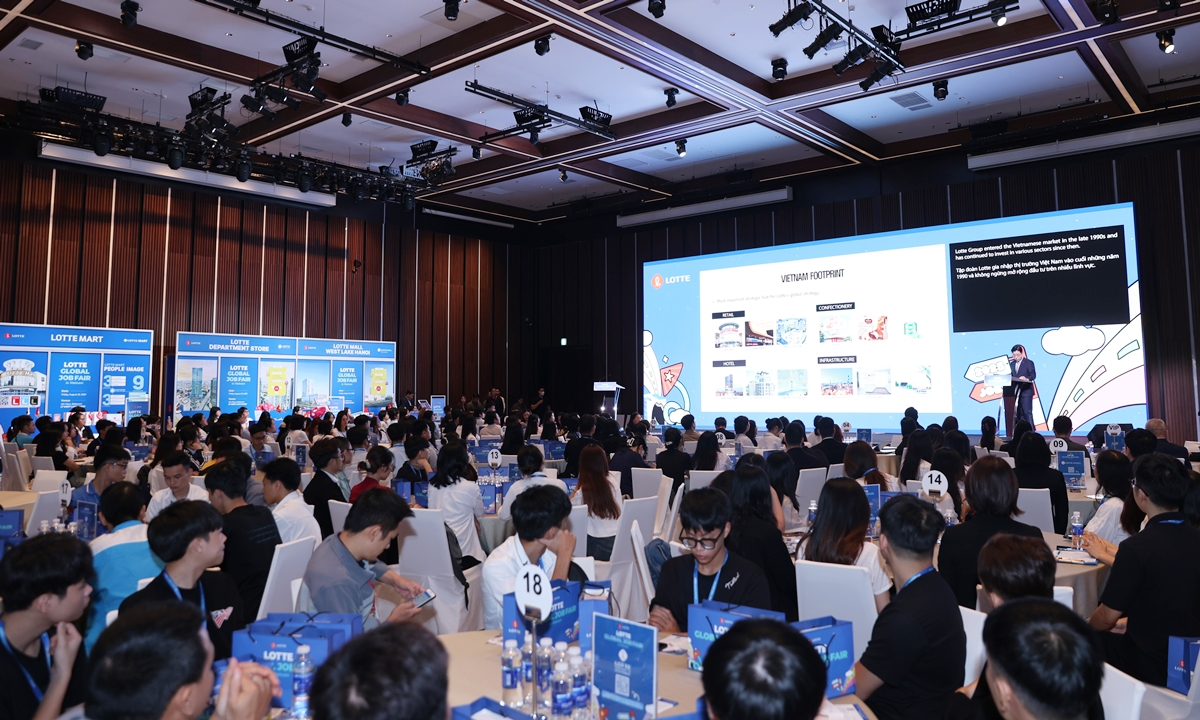 지난해 베트남 하노이에서 진행한 '2025 롯데 글로벌 잡페어' 행사 현장./사진제공=롯데
