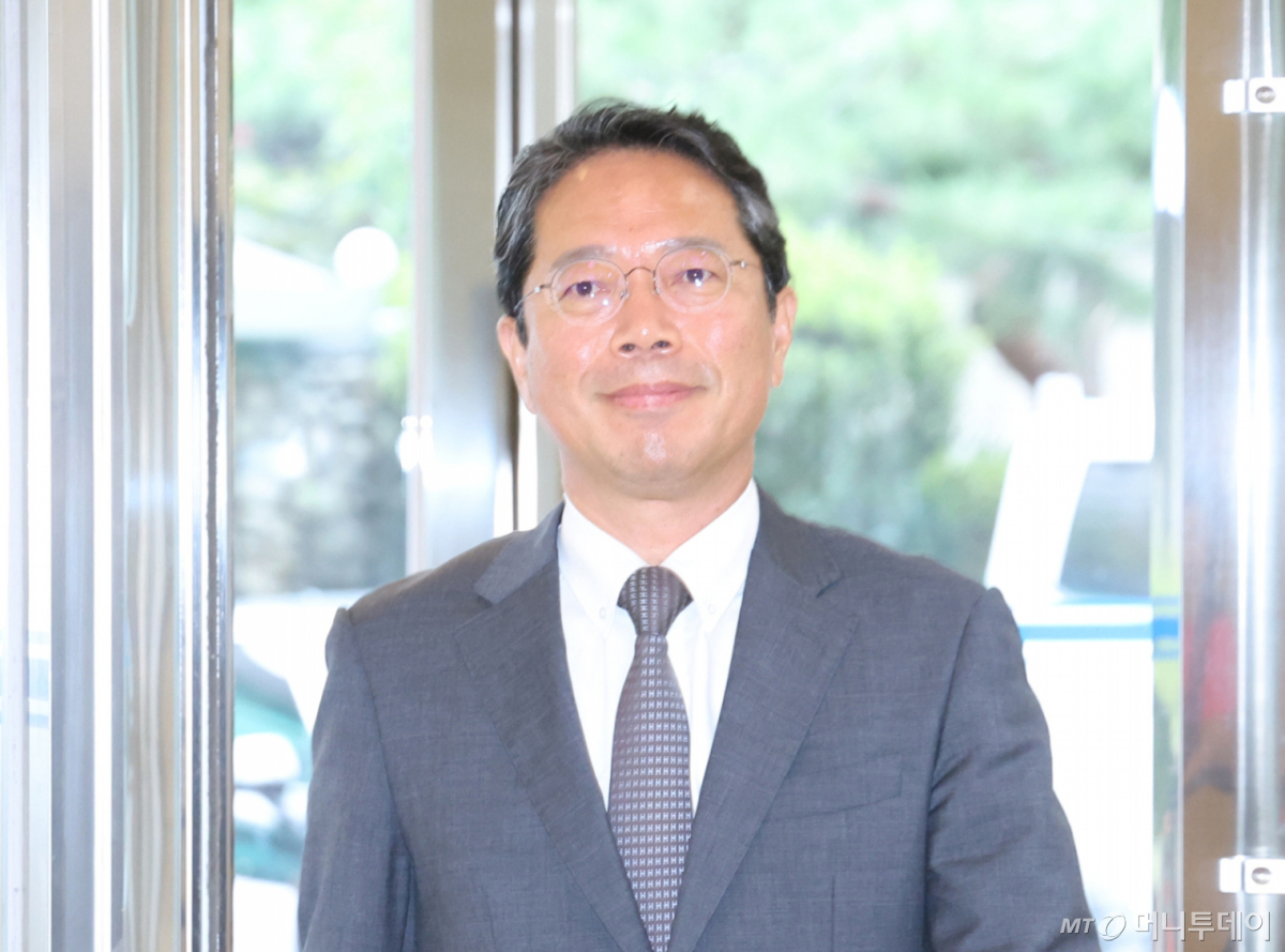 [서울=뉴시스] 조수정 기자 = 김승원 법무부 장관 후보자가 9일 오전 서울 종로구에 마련된 인사청문회 준비사무실로 출근하고 있다. 2026.09.09. chocrystal@newsis.com /사진=조수정
