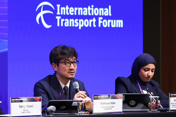 2026 글로벌 모빌리티 콘퍼런스 'ITF 특별 세션'에서 발표 중인 김덕수 아우토크립트 대표/사진제공=아우토크립트