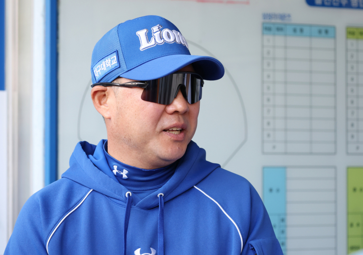 2026 신한 SOL KBO리그 삼성 라이온즈 대 SSG 랜더스 경기가 21일 대구 삼성라이온즈파크에서 열렸다. 삼성 박진만 감독이 경기 전 기자들의 인터뷰에 응하고 있다. /사진=김진경 kim.jinkyung@