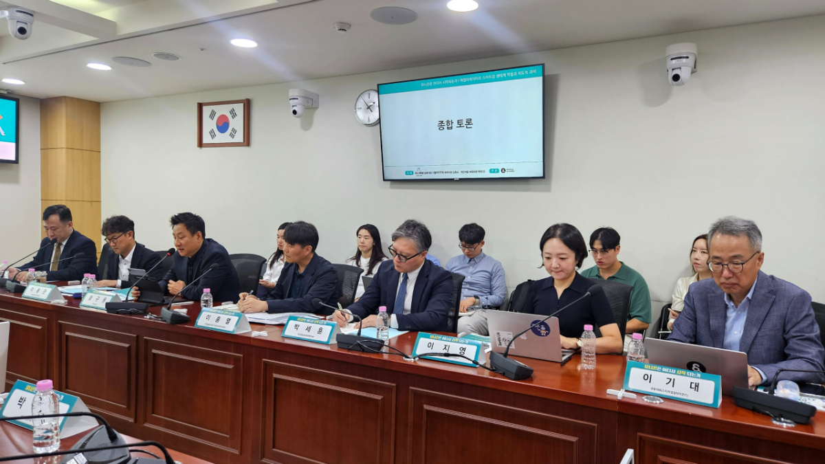 9일 국회에서 열린 'AC의 스타트업 생태계 역할과 제도적 과제' 토론회 참석자들이 패널토론을 진행하고 있다. /사진=최태범 기자
