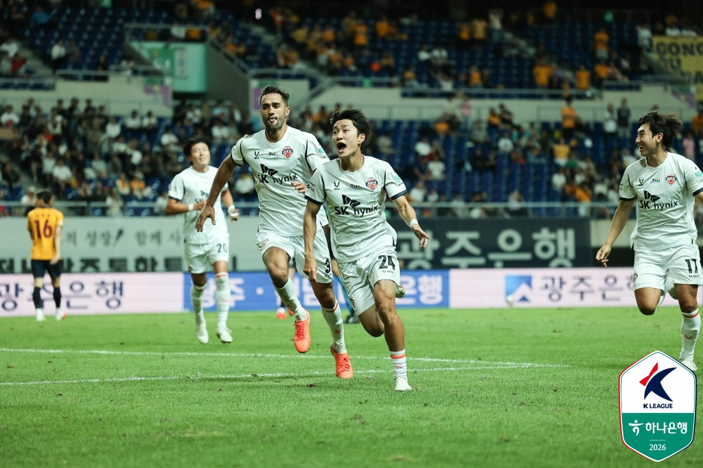 팀 득점 이후 기뻐하고 있는 제주 SK 최병욱. /사진=한국프로축구연맹 제공