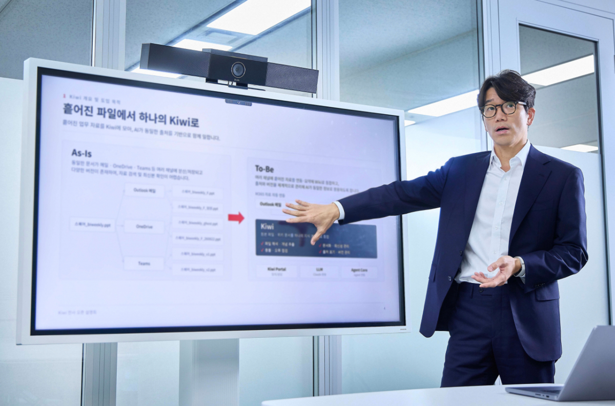 김용훈 SK스퀘어 AI혁신담당이 SK스퀘어 AX(AI전환) 전략을 설명하고 있다./사진 제공=SK스퀘어