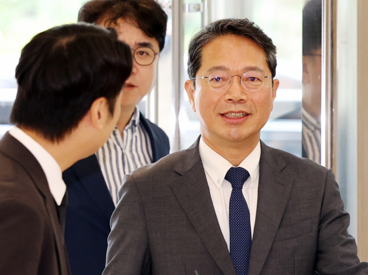 김승원 법무부 장관 후보자가 10일 오전 서울 종로구에 마련된 인사청문회 준비사무실로 출근하고 있다. /사진=뉴시스.