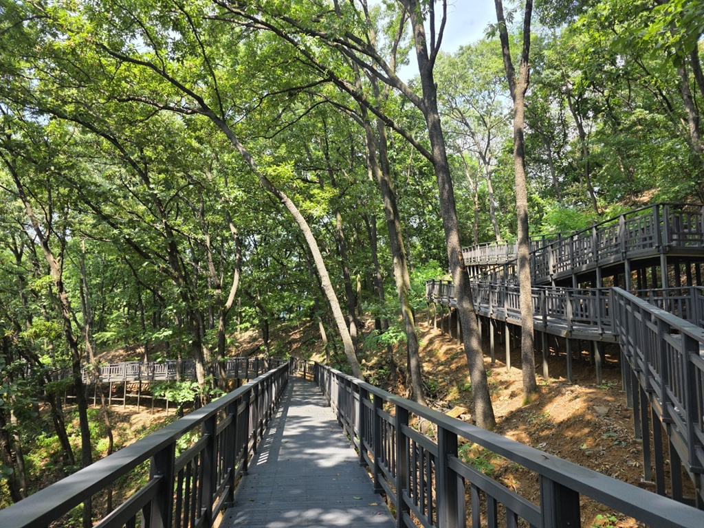 추동 숲정원 무장애길. /사진제공=의정부시