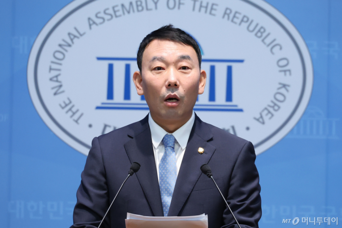 (서울=뉴스1) 신웅수 기자 = 김용민 더불어민주당 의원이 8일 서울 여의도 국회 소통관에서 공소청 직제안 관련 기자회견을 하고 있다. 2026.9.8/뉴스1 Copyright © 뉴스1. All rights reserved. 무단 전재 및 재배포, AI학습 이용 금지. /사진=(서울=뉴스1) 신웅수 기자