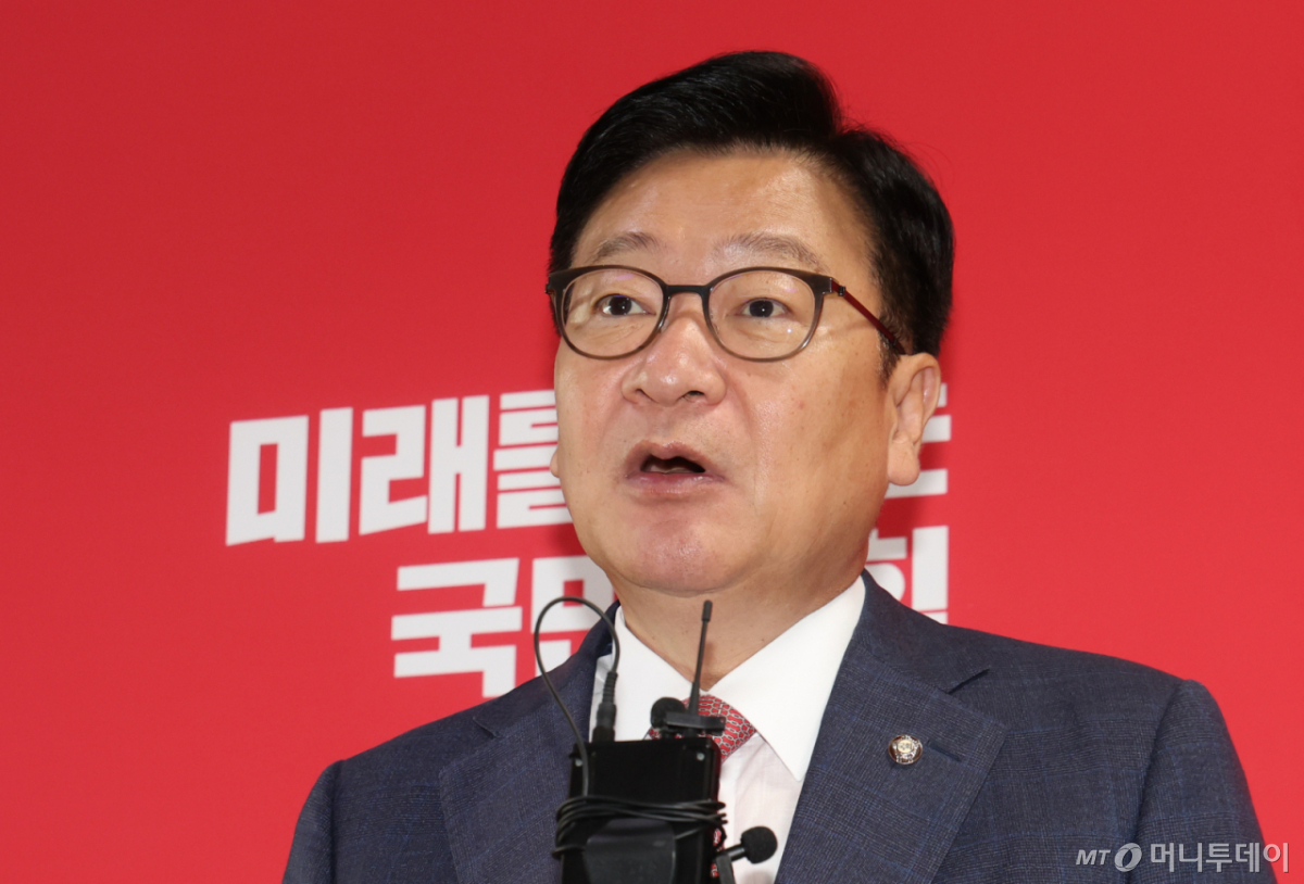 [서울=뉴시스] 김근수 기자 = 정점식 국민의힘 원내대표가 10일 오전 서울 여의도 국회에서 현안 관련 백브리핑을 하고 있다. 2026.09.10. ks@newsis.com /사진=김근수