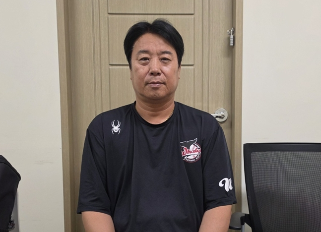 10일 롯데 자이언츠와 퓨처스리그 원정 경기를 앞두고 스타뉴스와 만난 장원진 감독. /사진=박수진 기자