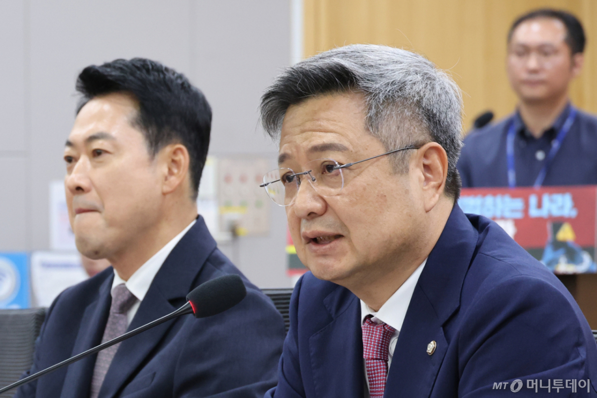 (서울=뉴스1) 신웅수 기자 = 김장겸 국민의힘 의원이 21일 서울 여의도 국회 의원회관에서 열린'표현의 자유를 처벌하는 나라, 이대로 괜찮은가' 온라인 입틀막법 폐지 촉구 국회토론회에서 발언하고 있다. 2026.7.21/뉴스1 Copyright © 뉴스1. All rights reserved. 무단 전재 및 재배포, AI학습 이용 금지. /사진=(서울=뉴스1) 신웅수 기자