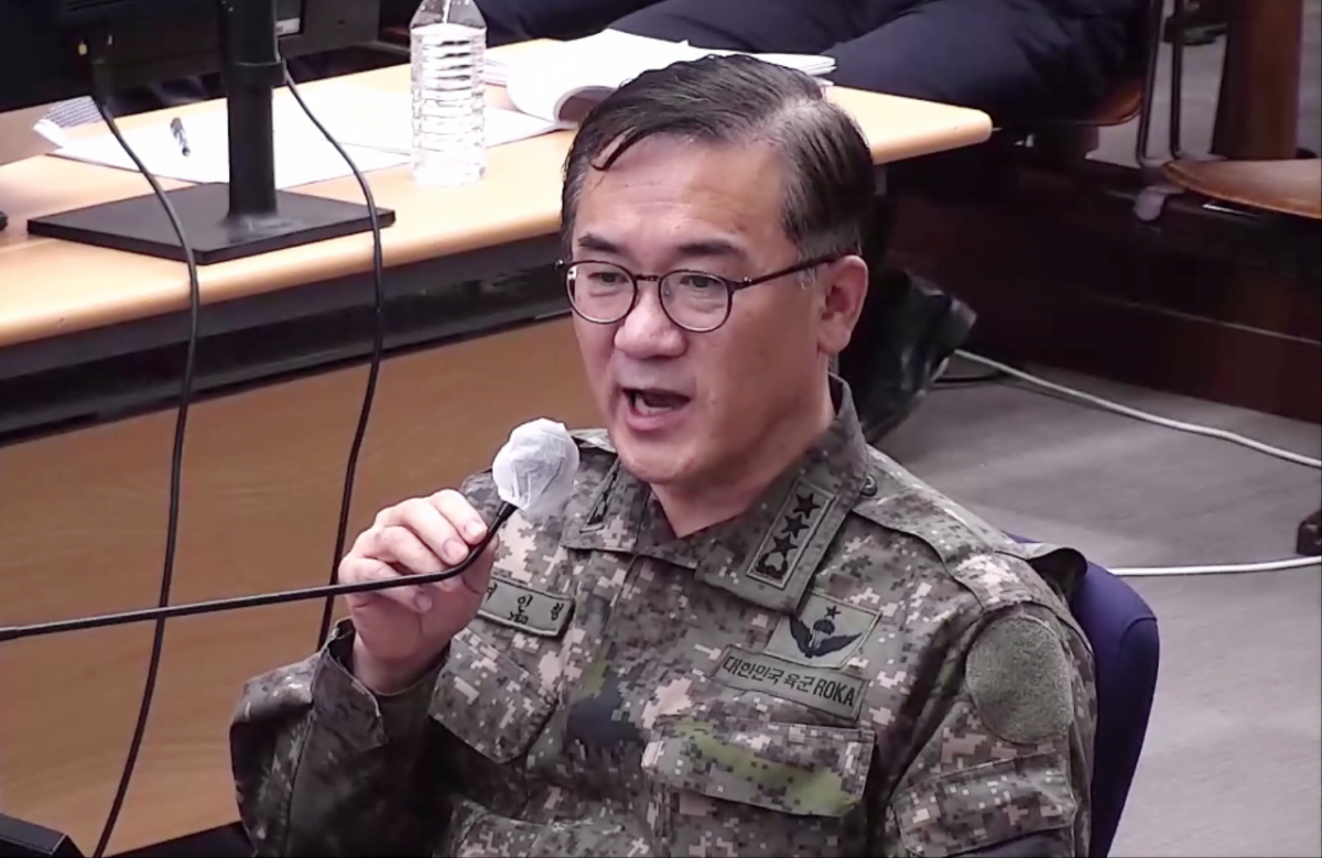 여인형 전 국군방첩사령관이 서울 서초구 서울중앙지방법원에서 열린 윤석열 전 대통령의 내란 우두머리 및 직권남용 권리행사 방해 혐의 사건 속행 공판에 증인으로 출석해 답변하고 있다. /사진=뉴시스 /사진=편집부