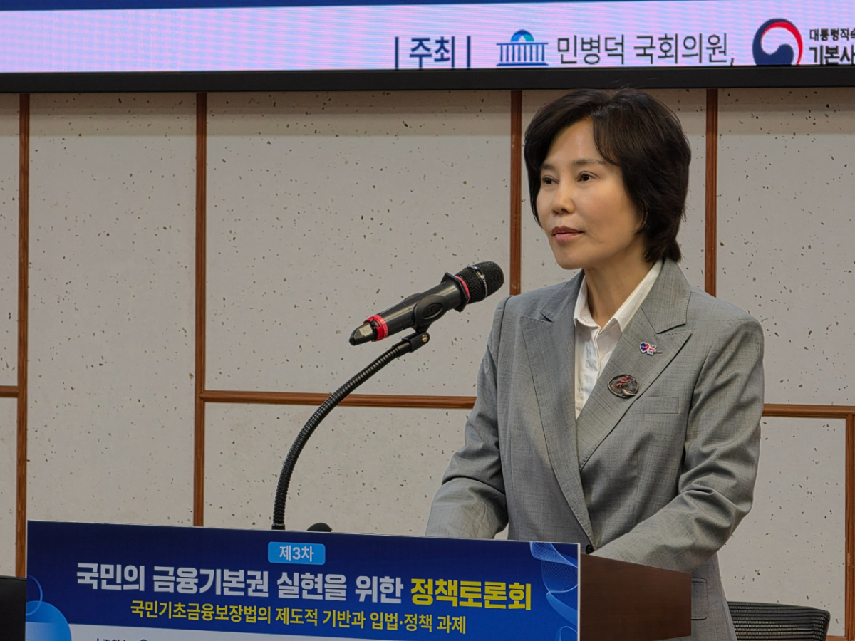 김은경 서민금융진흥원 원장겸 신용회복위원회위원장이 10일 서울 여의도 국회에서 열린 '제3차 국민의 금융기본권 실현을 위한 정책토론회'에서 축사를 하고 있다./사진=이창섭 기자.