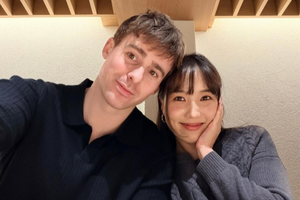'마스터셰프 코리아3' 준우승 출신 셰프 겸 유튜버 국가비가 약 3개월간 SNS(소셜미디어) 활동을 중단했던 이유를 털어놨다. 사진은 참고 이미지로 영국남자 국가비 부부. /사진=국가비 인스타그램 캡처