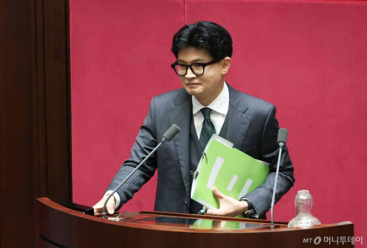 [서울=뉴시스] 김근수 기자 = 한동훈 무소속 의원이 10일 오후 서울 여의도 국회에서 열린 제439회국회(정기회) 제6차 본회의 대정부질문(외교·통일·안보)에서 질의를 마치고 이동하고 있다. 2026.09.10. ks@newsis.com /사진=김근수