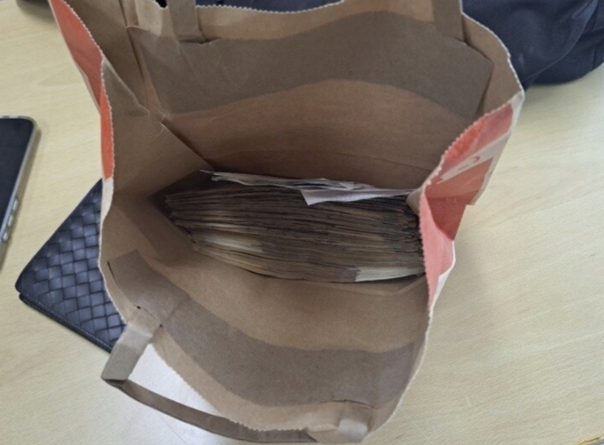 보이스피싱 조직에 건넬 뻔한 현금 1000만원. A씨가 군 복무 기간 동안 모은 적금이다/사진=뉴스1