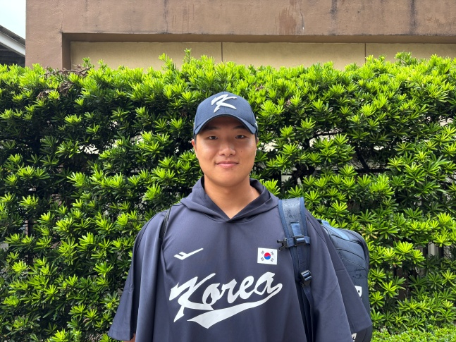 부산공고 곽도현이 12일 대만 타이베이 타이베이돔에서 열린 제14회 BFA 18세 이하(U-18) 아시아청소년야구선수권대회 슈퍼라운드 필리핀과 2차전 승리 투수가 된 후 취재진과 인터뷰에 응했다. /사진=공동취재단 제공