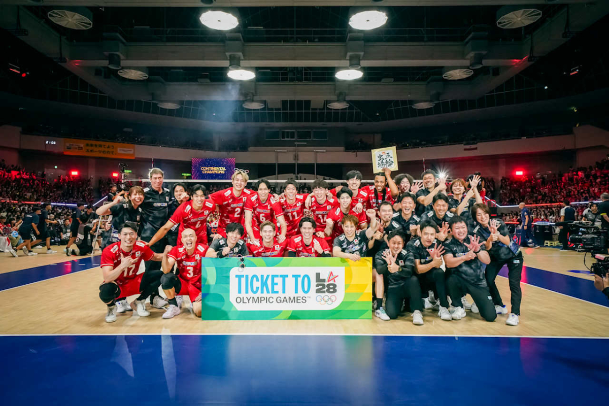 13일 일본 후쿠오카현 기타큐슈 시립체육관에서 열린 2026 아시아선수권대회 결승에서 이란을 꺾고 우승을 차지하며 2028 LA 올림픽 본선 진출권을 획득한 일본 남자배구 대표팀. /사진=국제배구연맹(FIVB) 제공