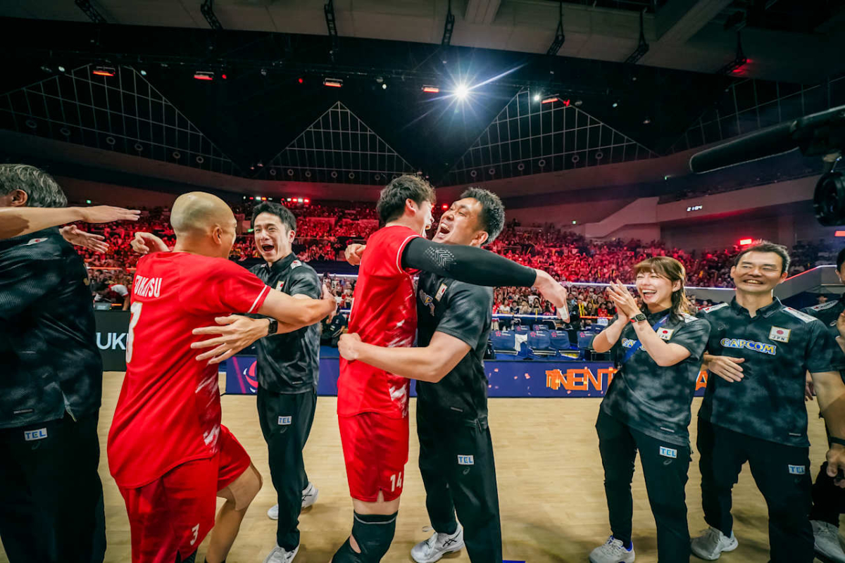 13일 일본 후쿠오카현 기타큐슈 시립체육관에서 열린 2026 아시아선수권대회 결승에서 이란을 꺾고 우승을 차지하며 2028 LA 올림픽 본선 진출권을 획득한 일본 남자배구 대표팀. /사진=국제배구연맹(FIVB) 제공