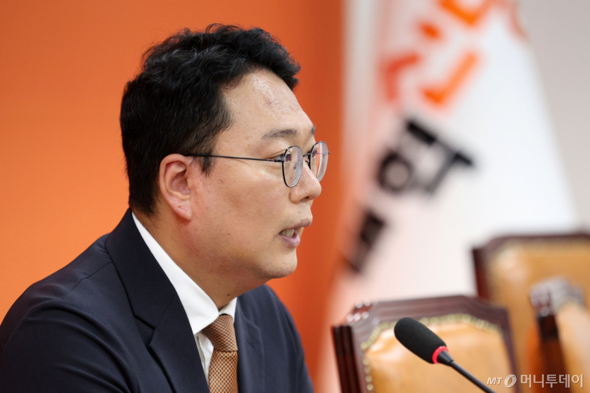 [서울=뉴시스] 고범준 기자 = 천하람 개혁신당 대표 권한대행 겸 원내대표가 14일 서울 여의도 국회에서 열린 기자 간담회에서 발언하고 있다. 2026.09.14. bjko@newsis.com /사진=고범준