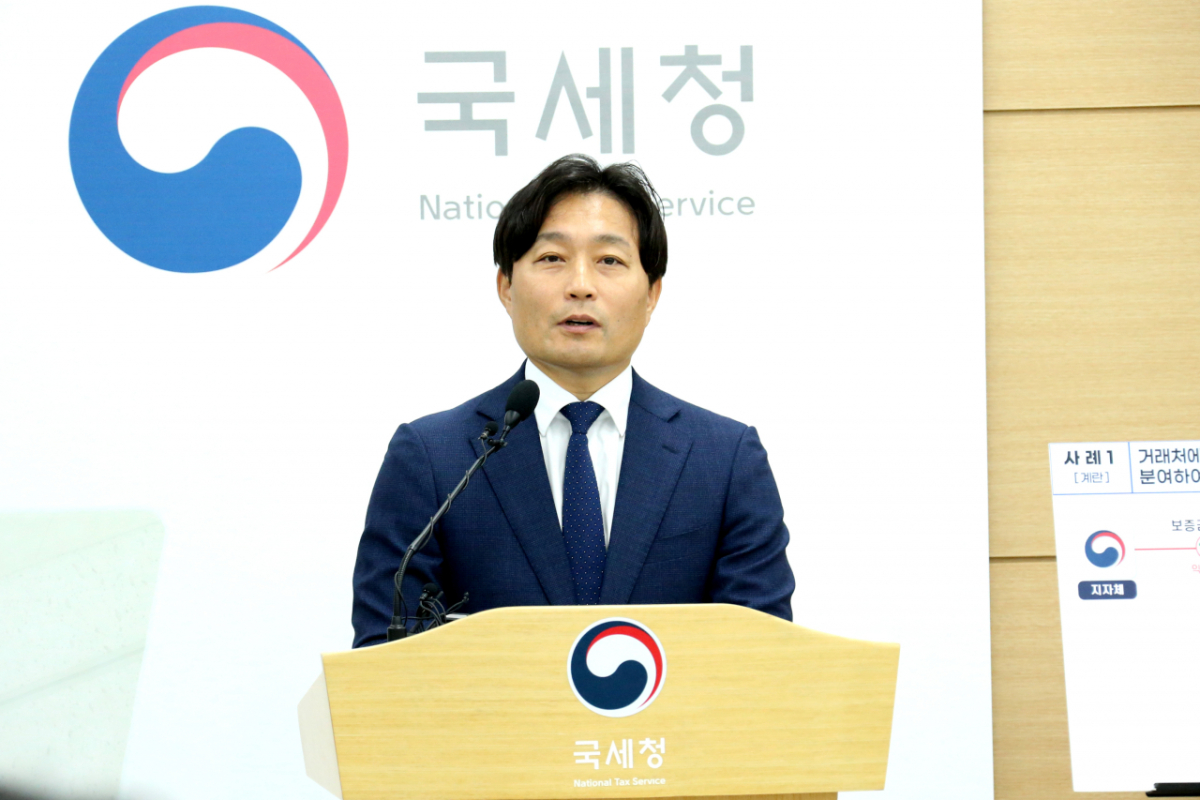 이성글. 국세청 조사국장이 14일 '의식주' 국민 필수 생활비 관련 물가 불안 조장 탈세 혐의자 세무조사 관련 브리핑을 하고 있다. /사진=국세청 제공.