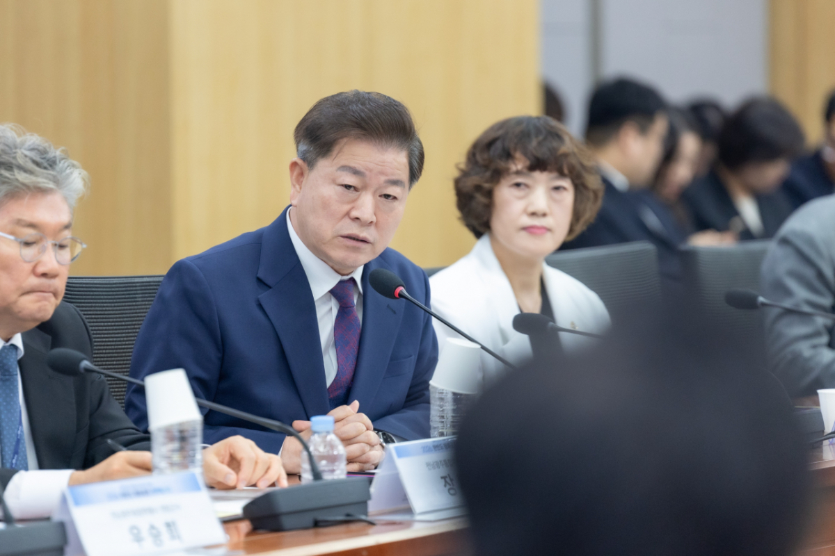 박승원 광명시장이 14일 국회 의원회관에서 열린 '한반도 평화공존 정책페스타'에서 발언하고 있다./사진제공=광명시