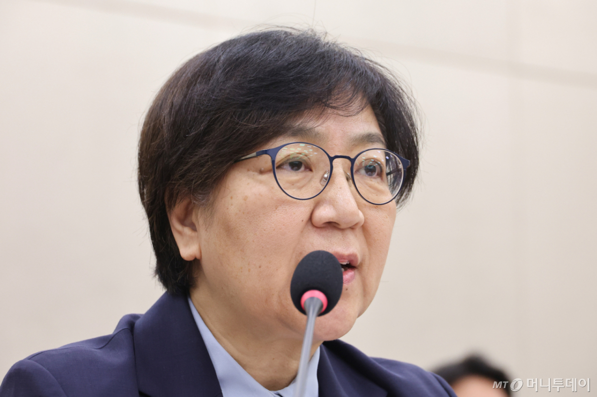 정은경 보건복지부 장관이 11일 서울 여의도 국회에서 열린 보건복지위원회 전체회의에서 의원 질의에 답변하고 있다. /사진=뉴스1