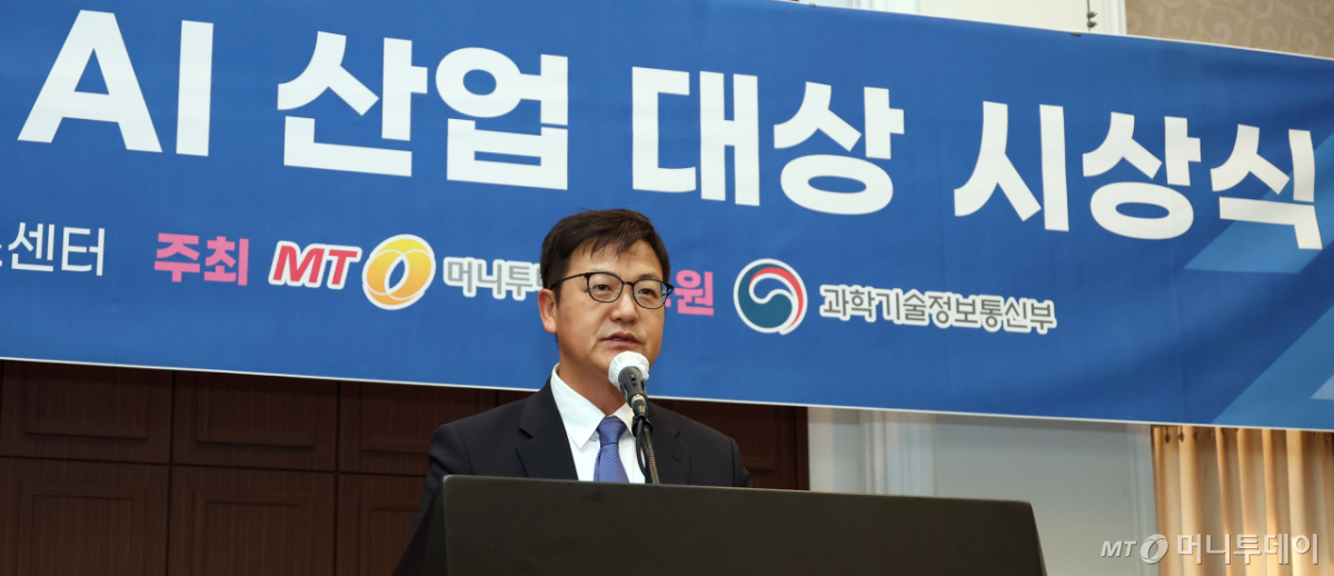 머니투데이 송기용 전무가 시상식에서 환영사를 전하고 있다./사진=김창현 기자