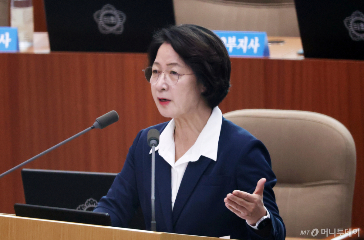 (수원=뉴스1) 김영운 기자 = 추미애 경기도지사가 2일 경기 수원시 영통구 경기도의회 본회의장에서 열린 '제393회 임시회 제2차 본회의'에서 임기 첫 대집행부 질문에 답하고 있다. 2026.9.2/뉴스1  Copyright © 뉴스1. All rights reserved. 무단 전재 및 재배포,  AI학습 이용 금지. /사진=(수원=뉴스1) 김영운 기자