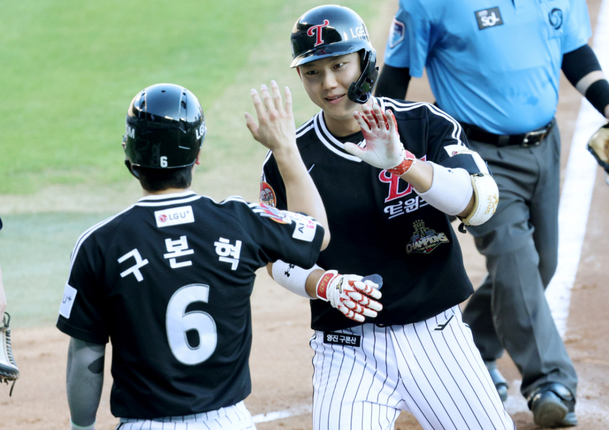 구본혁(왼쪽)과 이주헌. /사진=김진경 대기자