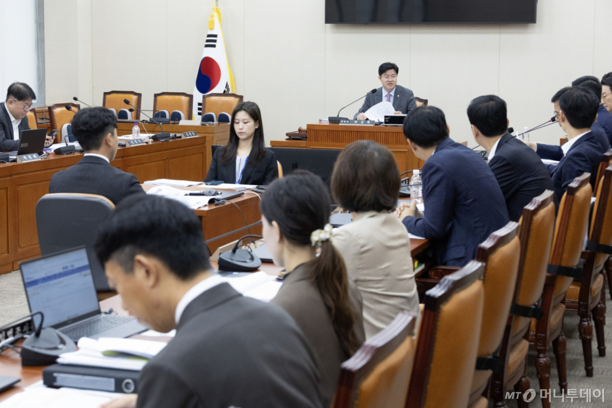 (서울=뉴스1) 신웅수 기자 = 박상혁 소위원장이 2일 서울 여의도 국회에서 열린 정무위원회 법안심사제1소위원회를 주재하고 있다. 2026.9.2/뉴스1 Copyright © 뉴스1. All rights reserved. 무단 전재 및 재배포, AI학습 이용 금지. /사진=(서울=뉴스1) 신웅수 기자