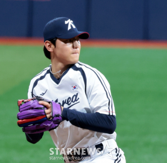 야구대표팀 김도영이 15일 고척스카이돔에서 열린 2026 아이치-나고야 아시안게임을 위한 야구대표팀 첫 훈련에서 수비훈련을 하고 있다. 2026.09.15. /사진=강영조 cameratalks@