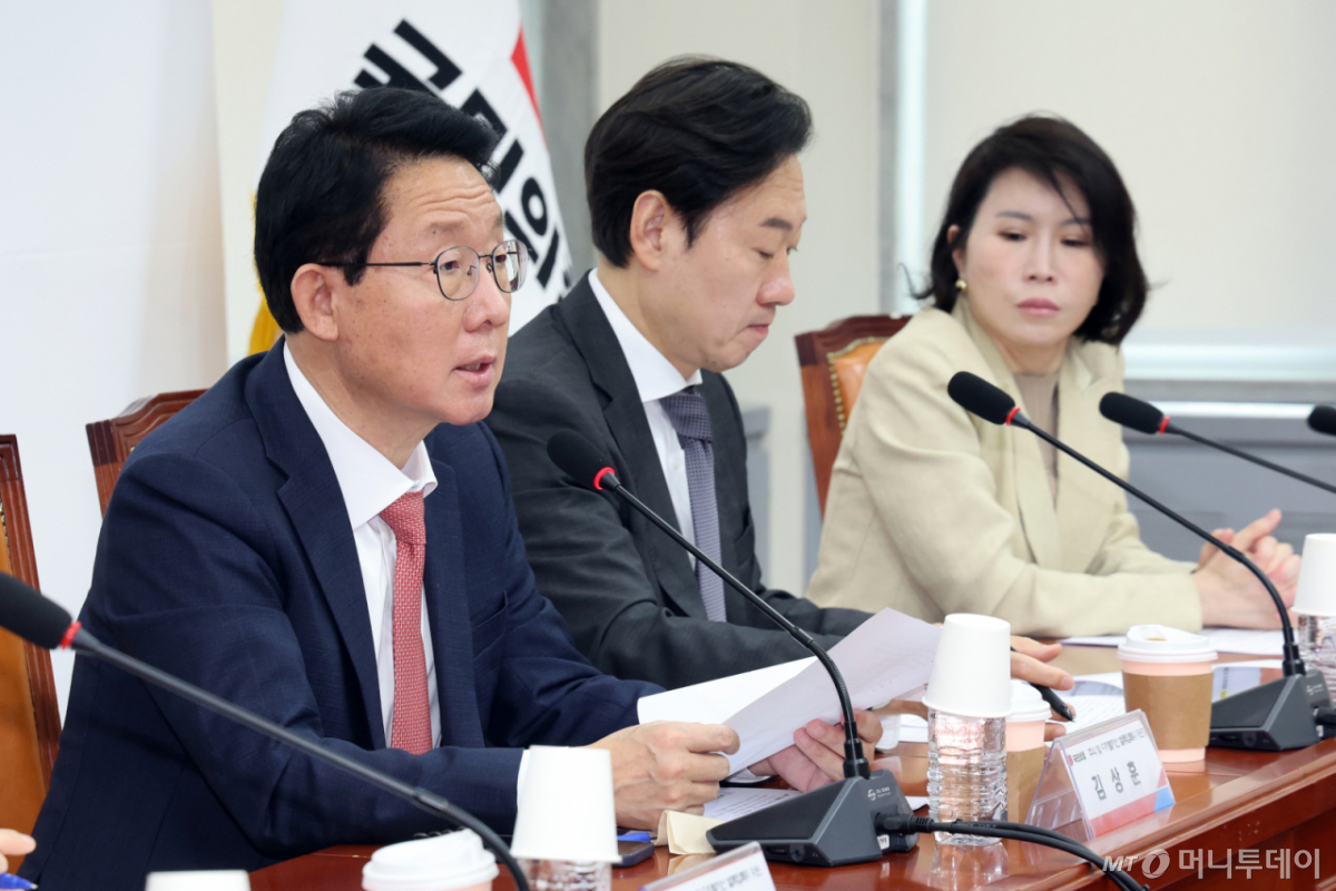 (서울=뉴스1) 황기선 기자 = 김상훈 국민의힘 주식 및 디지털자산 밸류업특별위원회 위원장이 7일 오전 서울 여의도 국회에서 열린 자본시장 밸류업을 위한 특위 입법보고회를 마치고 브리핑을 하고 있다. 2026.5.7/뉴스1 Copyright © 뉴스1. All rights reserved. 무단 전재 및 재배포, AI학습 이용 금지. /사진=(서울=뉴스1) 황기선 기자