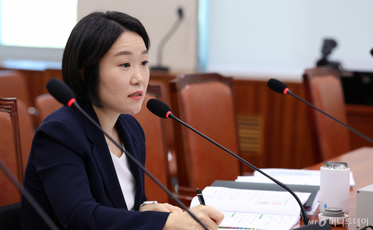 이소영 중소벤처기업부 장관 후보자가 15일 서울 여의도 국회 산업통상자원중소벤처기업위원회에서 열린 인사청문회에서 의원 질의에 답변하고 있다./사진=뉴시스