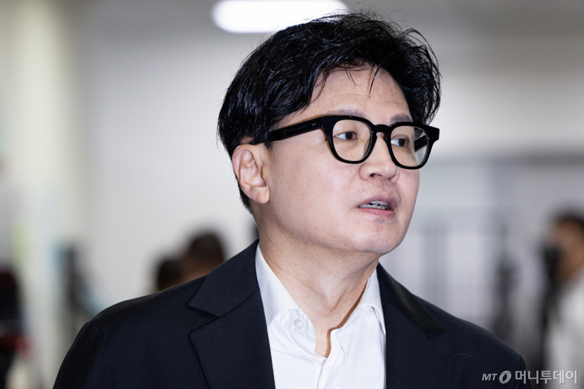 (서울=뉴스1) 유승관 기자 = 한동훈 무소속 의원이 13일 서울 여의도 국회 소통관에서 김승원 법무부 장관 후보자 관련 기자회견을 위해 기자회견장으로 들어서고 있다. 2026.9.13/뉴스1 Copyright © 뉴스1. All rights reserved. 무단 전재 및 재배포, AI학습 이용 금지. /사진=(서울=뉴스1) 유승관 기자